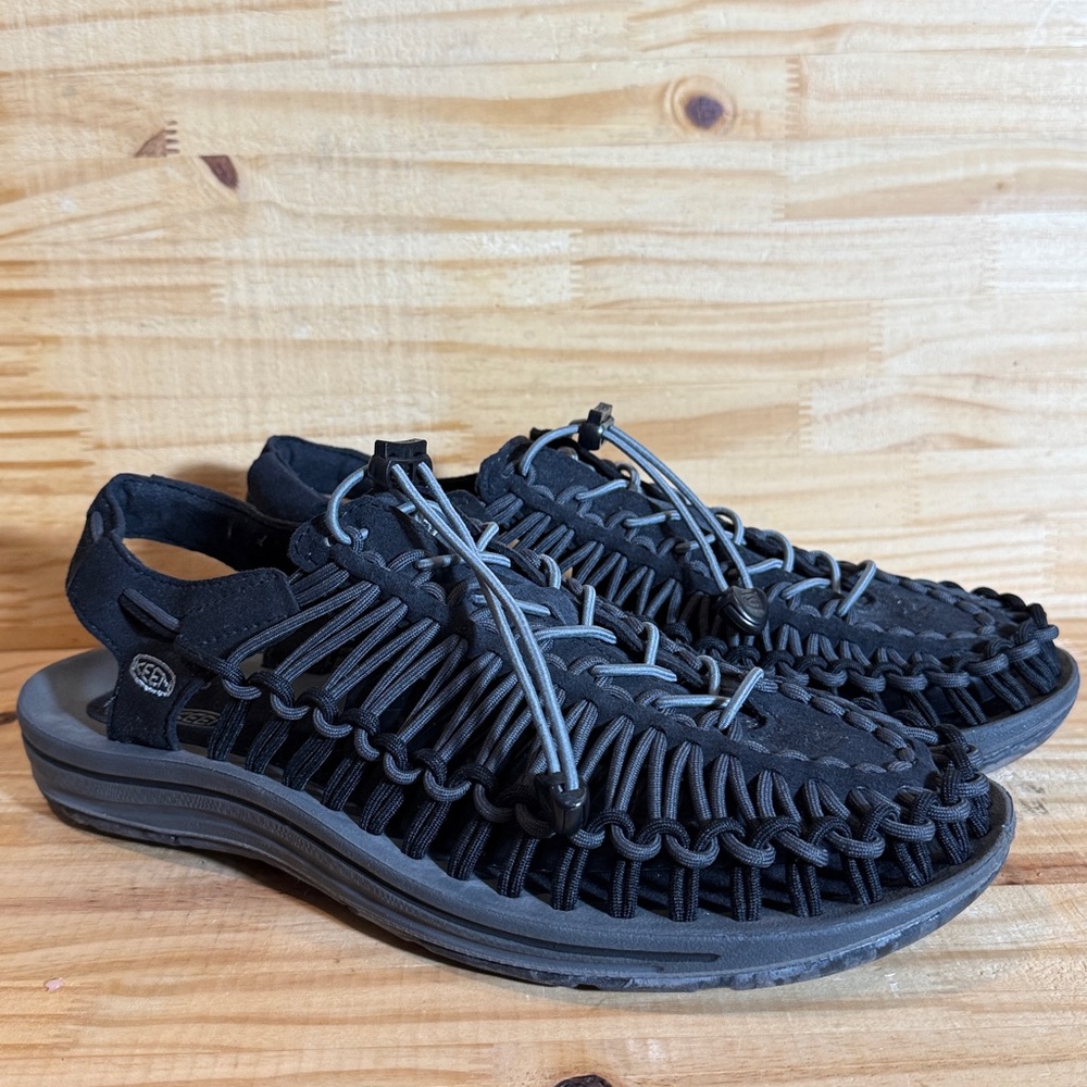 Keen Uneek Hiking Sandals Size 11.5